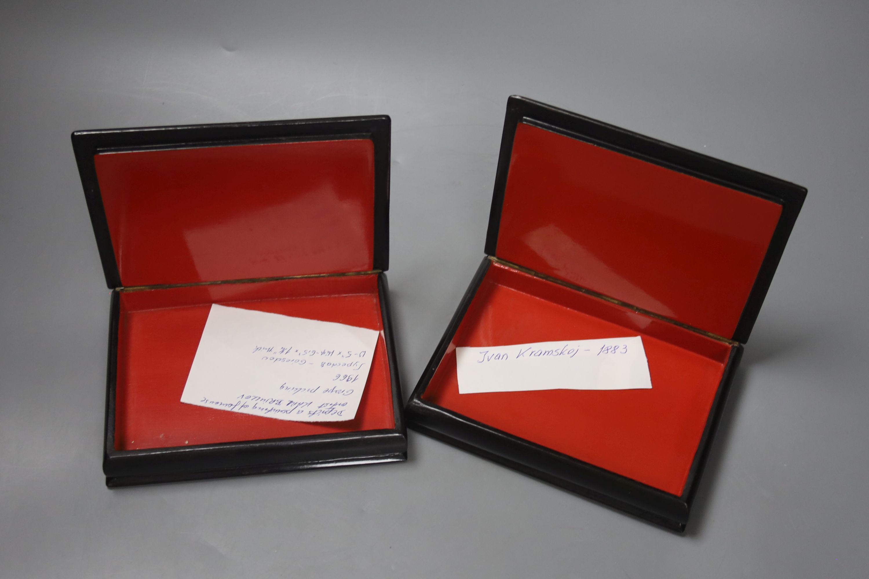 Two Russian papier mache boxes with hinged covers, each 17 x 13cm